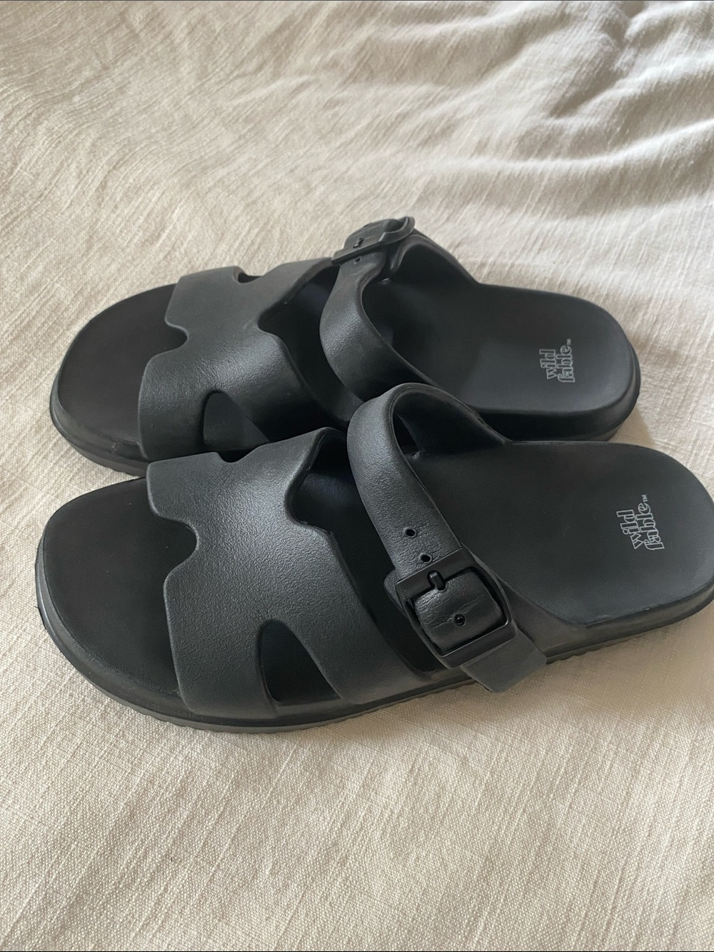 Wild Fable Women’s Rubber Sandals size 8